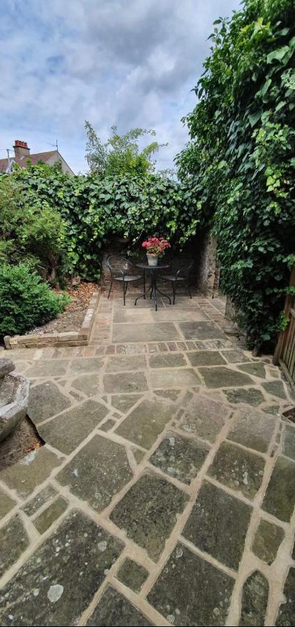 Beautiful 1 Bedroom Cottage With Courtyard. Deal Exterior photo