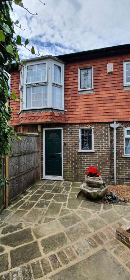 Beautiful 1 Bedroom Cottage With Courtyard. Deal Exterior photo