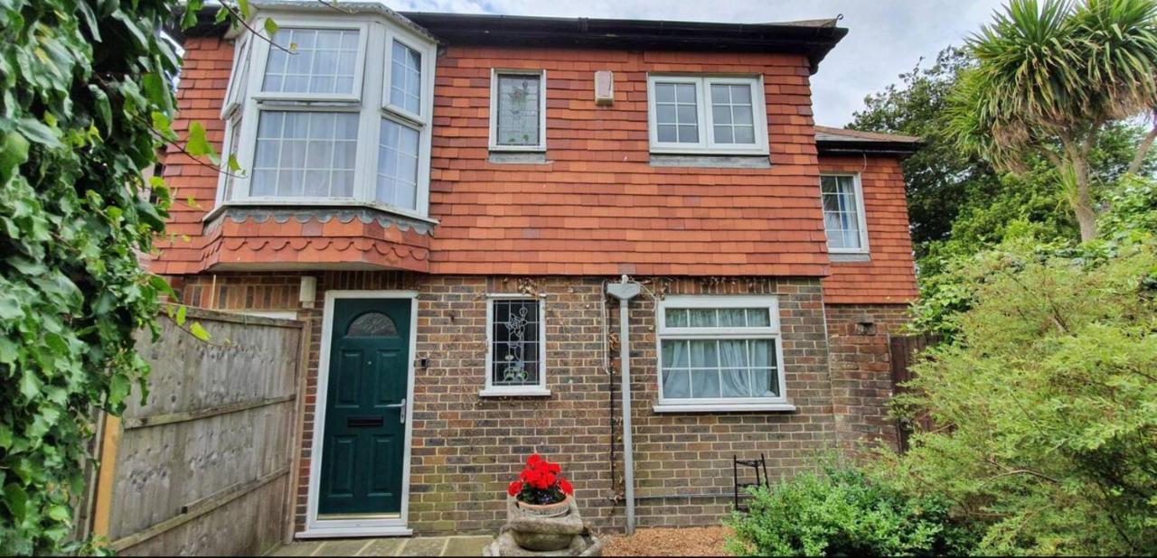 Beautiful 1 Bedroom Cottage With Courtyard. Deal Exterior photo