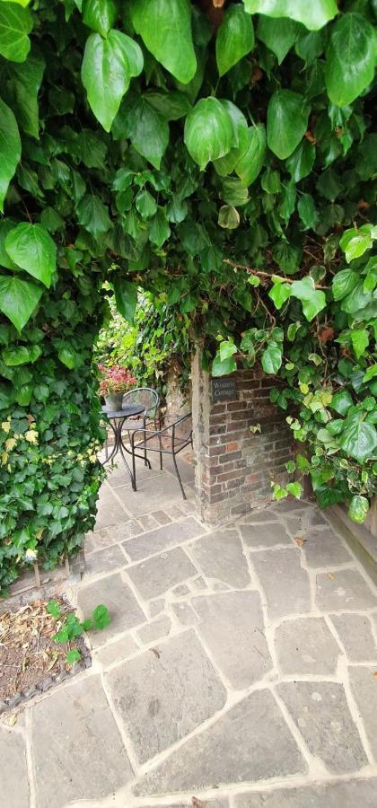 Beautiful 1 Bedroom Cottage With Courtyard. Deal Exterior photo